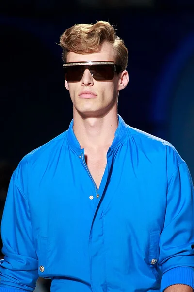 Look 10
